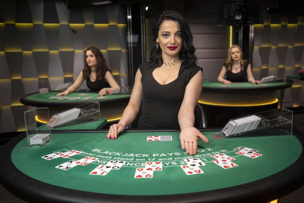 NeonSlots Live Casino